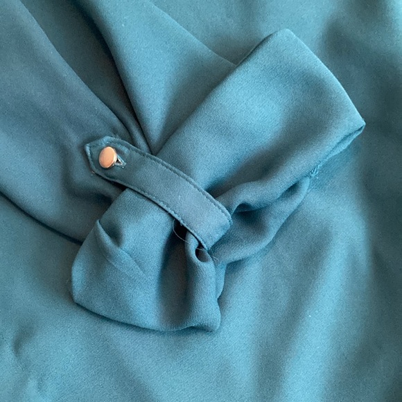 Teal Blouse with Zipper front and cuffed sleeves - Picture 5 of 6